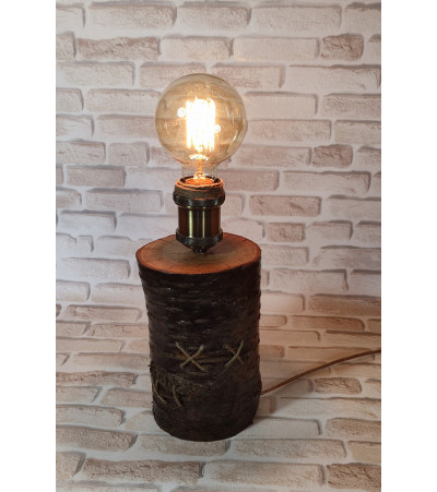 Дървена настолна лампа